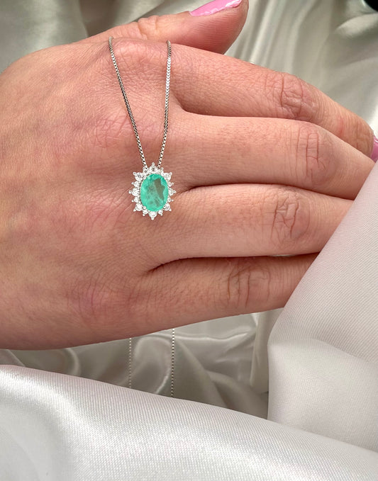 Oval emerald necklace